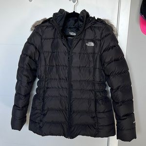 Large women’s Northface winter jacket. Removable faux fur on hood
